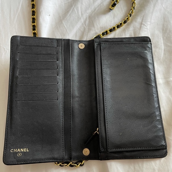 Authentic Chanel cross body calfskin - Picture 5 of 14